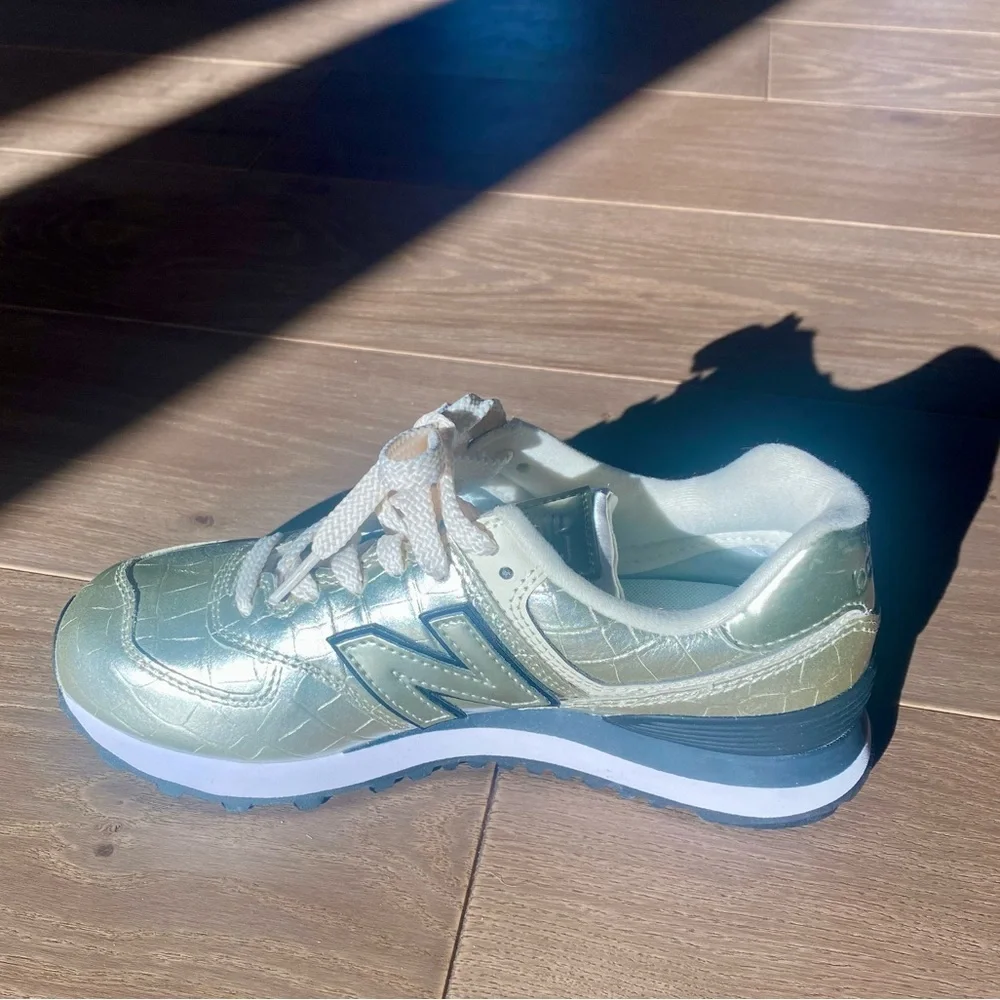 New Balance 574 NWOT, metallic croc embossed, size 6 - Picture 15 of 15